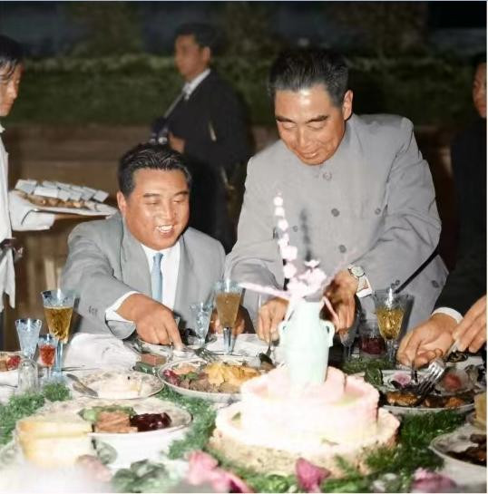 朝中友谊永垂不朽（二）