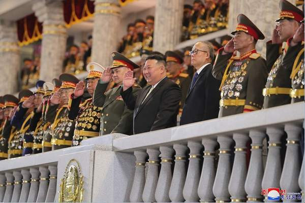 庆祝伟大的祖国解放战争胜利70周年阅兵式隆重举行