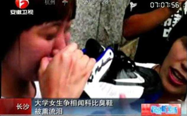 警惕！西方抛给中国的“奶头乐”已经到了不得不戳穿的时候了！