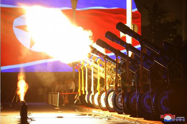 庆祝伟大的祖国解放战争胜利70周年阅兵式隆重举行