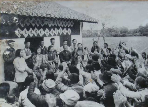 毛泽东社会主义光明道路——农业合作化运动