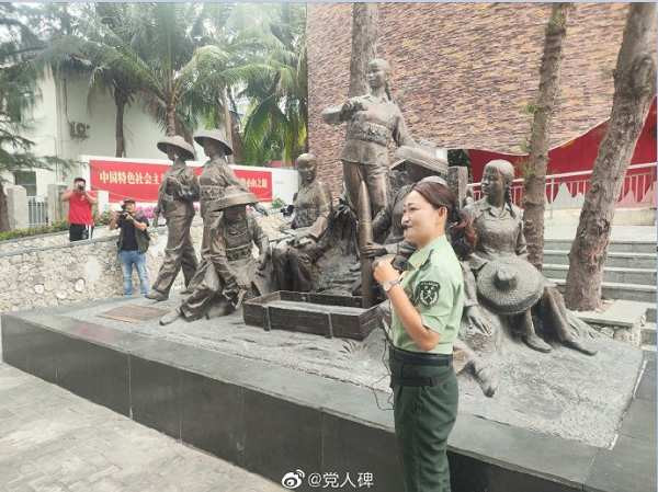 七绝·为女民兵题照