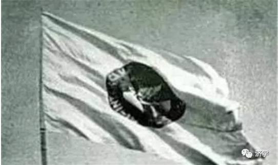 “毛主席万岁！志愿军万岁！”在联合国军战俘奥运会场响起