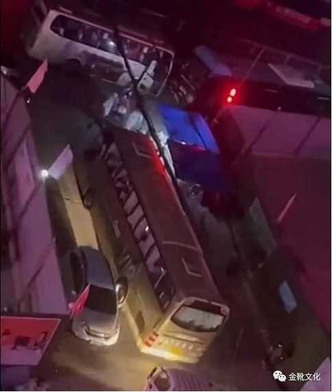 “官僚主义是苏维埃工作的障碍”