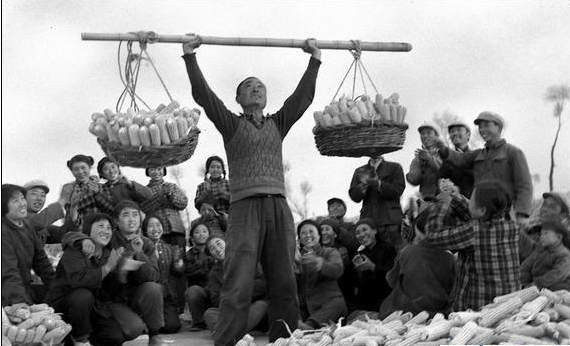 发展体育运动增强人民体质 看我国五十年前的体育运动会老照片