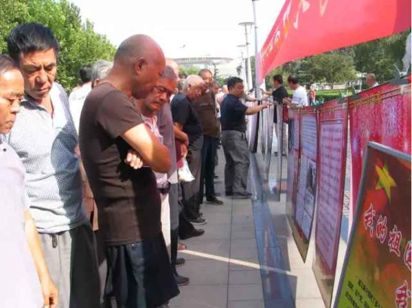 各地人民自发纪念毛主席逝世40周年