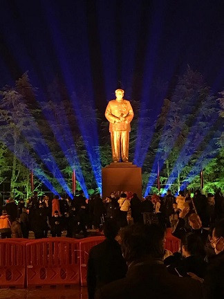 滚滚红潮在韶山——数万人隆重纪念毛主席诞辰127周年！