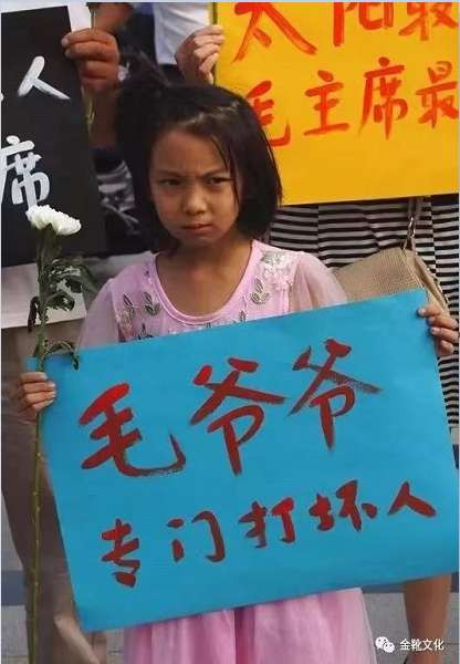 他什么都没有，除了我们