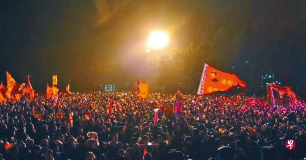毛泽东诞辰128周年 万人聚集韶山
