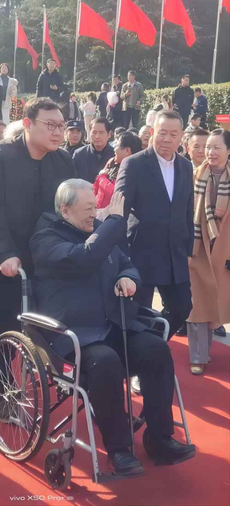 12月24日毛远新和夫人去韶山广场纪念毛主席诞辰130周年