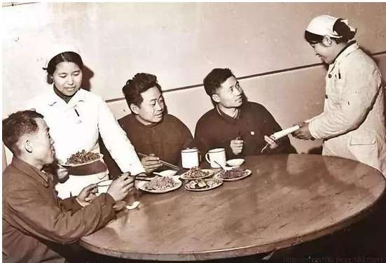 44年前存入银行1200元巨款 现在能取出多少钱?