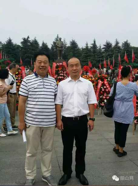 各地人民自发纪念毛主席逝世40周年