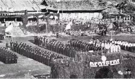 “毛主席万岁！志愿军万岁！”在联合国军战俘奥运会场响起