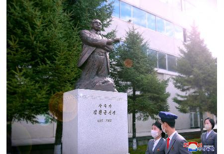 （朝鲜）金元均从一名劳动青年成为著名作曲家