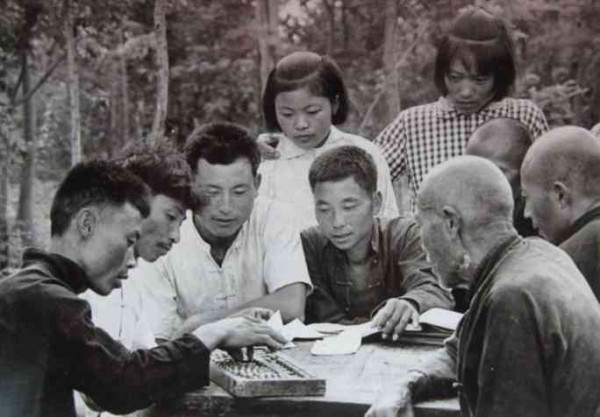 老照片：新中国70年代初期欣欣向荣的农村人民公社