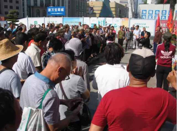 各地人民自发纪念毛主席逝世40周年