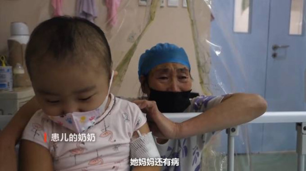 父亲雪天扮太监下跪赚救命钱