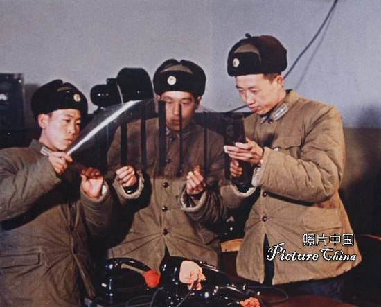 1970年4月24日21时35分：中国发射第一颗人造地球卫星－－“东方红”一号