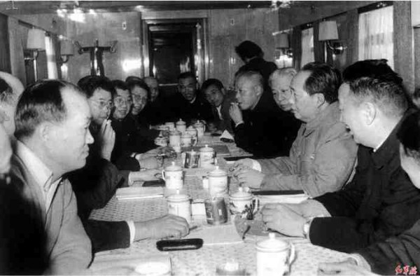 中华民族的子孙应当知道的关于毛主席的十四个谬论