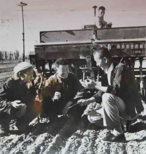 老照片：新中国70年代初期欣欣向荣的农村人民公社