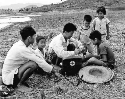 档案 | 1965年6月26日,毛泽东怒批卫生部,催生中国“赤脚医生”