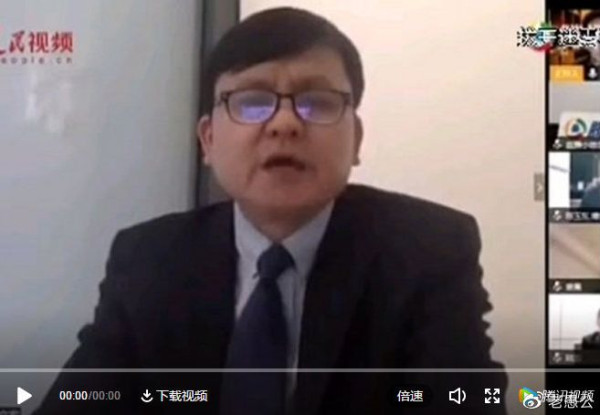 有些人总觉得美国的月亮更圆一点,张文宏就是典型