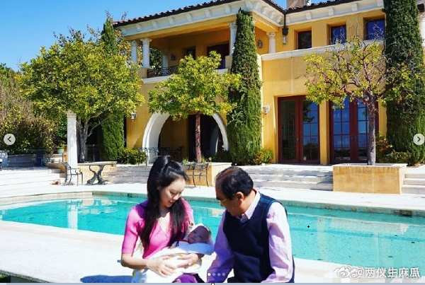 傅晓田在美国诞下一子