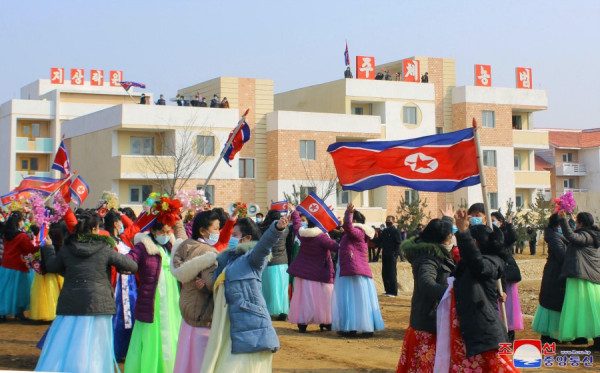 朝鲜：各地农村相继迎来乔迁之喜