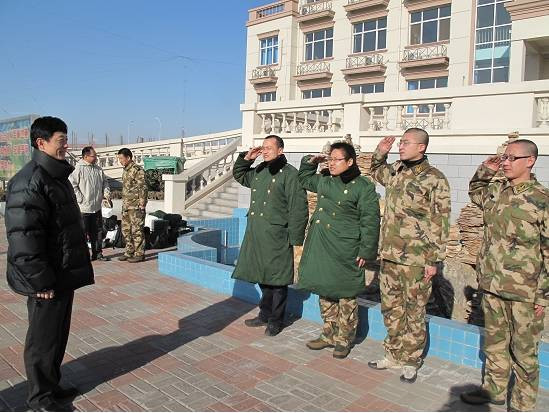 羽龙禁： 纪念人民教师艾跃进教授