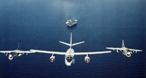 歼六曾是国土防空中流砥柱，4架老六轮爆美军电子侦察机