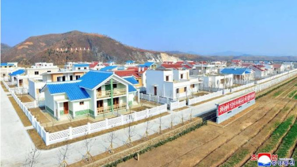 朝鲜：金野郡龙源等农场的劳动者分配到了新房