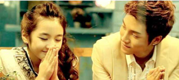 当八岁女孩和二十岁男人相恋并且被万人祝福的时候,你我能做什么?