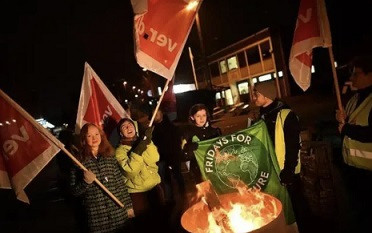 申鹏:德国,35万人大罢工