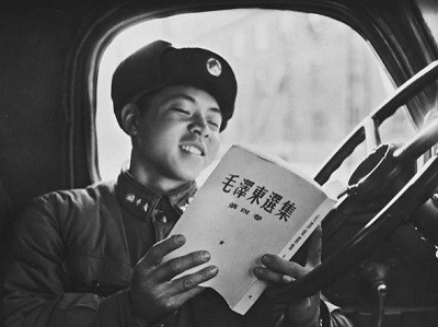 61年，我们一直用光影书写“雷锋故事”