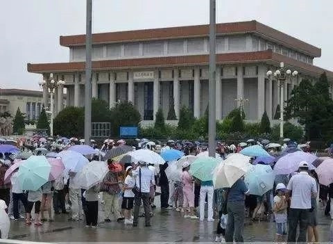 九十岁新疆老人蹲40小时火车，为的是看毛主席一眼！