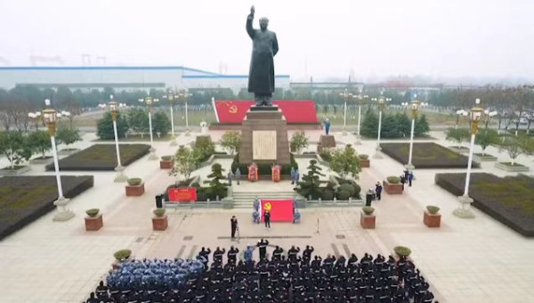 李克勤|伟人14次从这里下岸畅游长江：这个厂毛主席去的次数破记录的多，该厂职工塑造的毛主席像当然也多