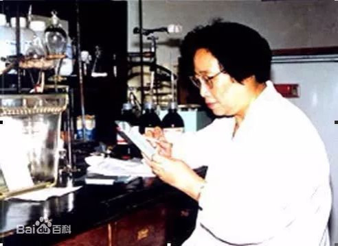 屠呦呦1972年的论文：《用毛泽东思想指导抗疟中草药工作》