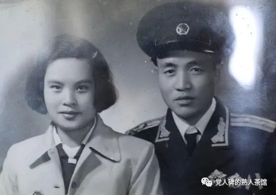 《金色的鱼钩》原型百岁老红军走了，语文课本里这个故事是历史真实吗？