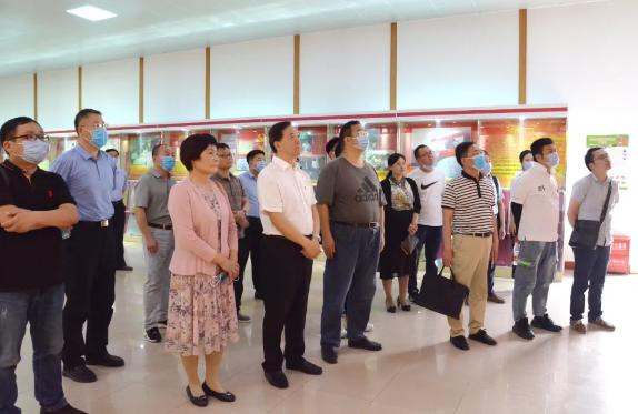 十多家省级以上媒体聚焦南街村