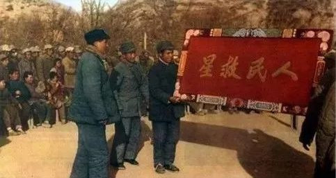 毛主席时代是人民硬气的时代！