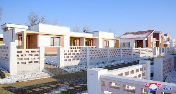 朝鲜:平壤市和平安北道、咸镜北道、咸镜南道一些农村喜乔迁