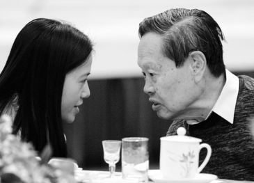 清华学子怒批杨振宁