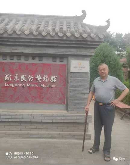 《咱们的领袖毛泽东》里“咱们”指的谁？