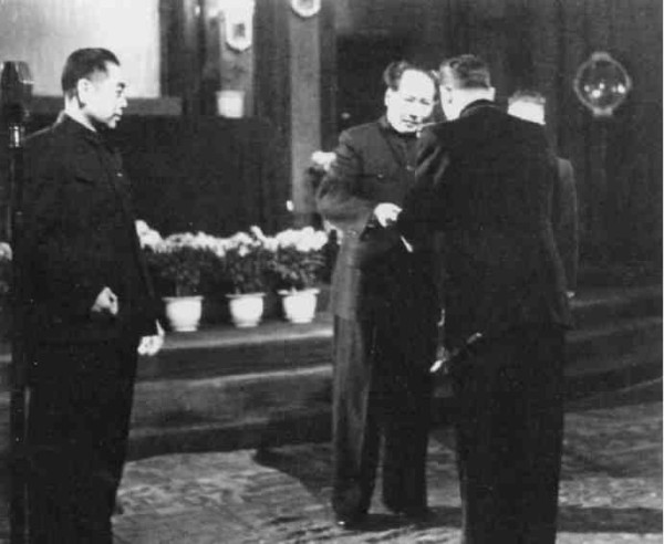 中华民族的子孙应当知道的关于毛主席的十四个谬论