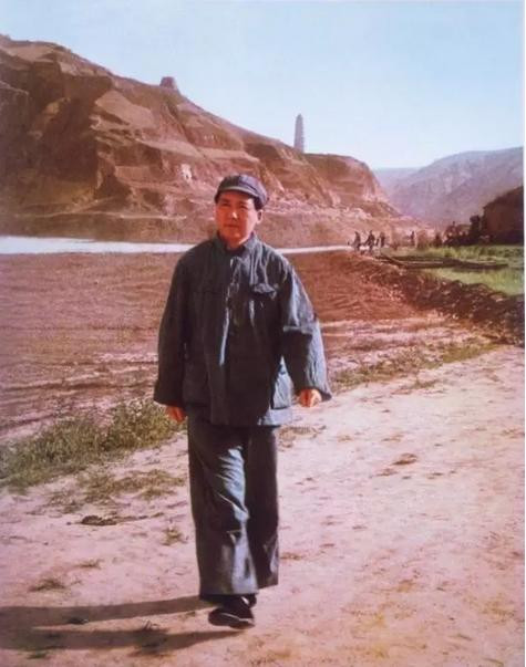 人民不死，毛泽东永恒!