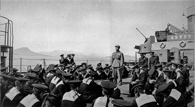 军史瞬间：雷锋在“伏牛山”号军舰上作忆苦思甜报告