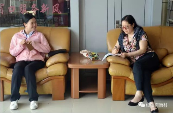 《经济日报》记者采访南街村