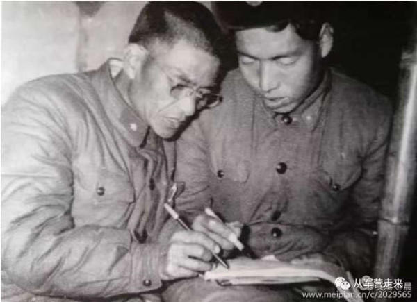 毛主席一声号令，将军们踊跃下连队当兵