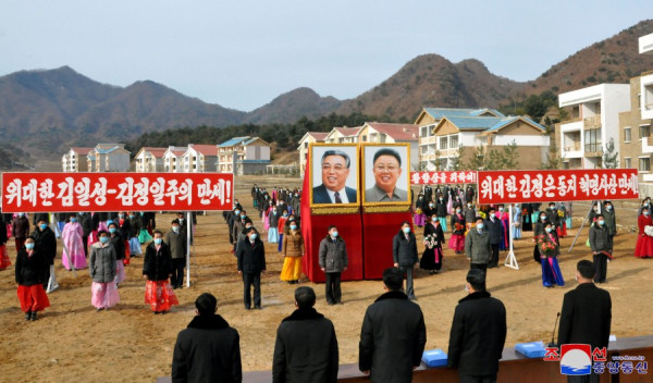 朝鲜：各地农村相继迎来乔迁之喜