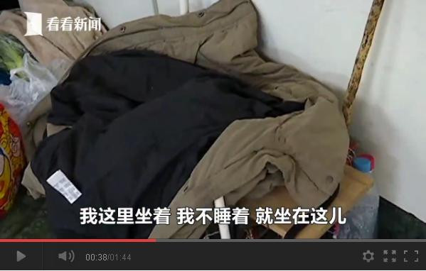 视频｜可怜天下父母心！老太寒夜摆摊卖菜只为替儿还债